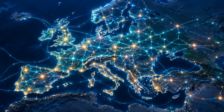 Leuchtende Karte Europas bei Nacht: Blaue und goldene Linien verbinden Stromnetzknoten über Ländergrenzen hinweg.